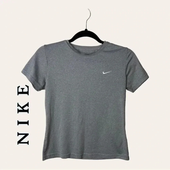 0022W. NIKE SHORT‎ SLEEVE TEE GRAY IN COLOR LOGO LIGHTWEIGHT SIZE SMALL - Picture 1 of 11